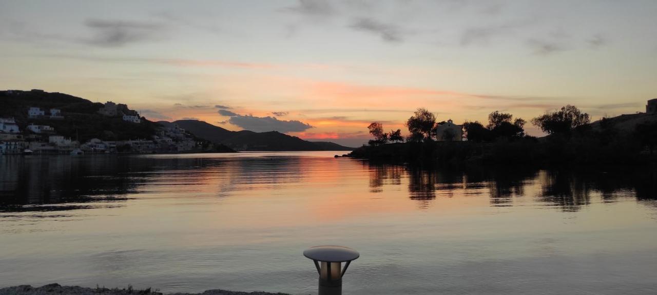 Amazing 2 Bedroom Apartment Overlooking The Marina Of Vourkárion エクステリア 写真