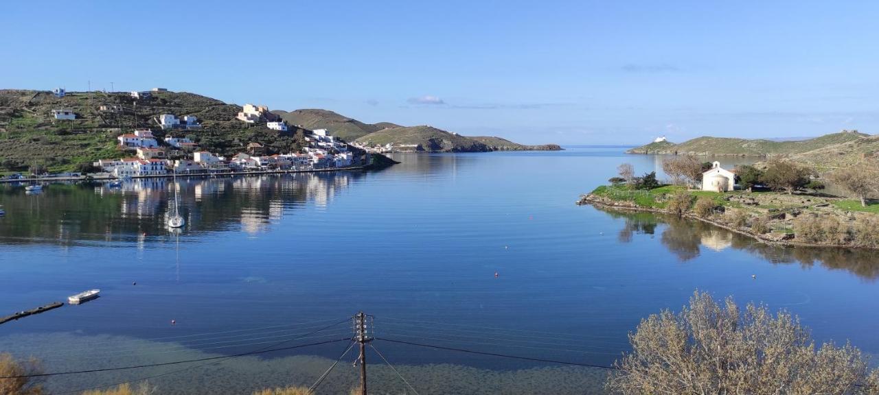 Amazing 2 Bedroom Apartment Overlooking The Marina Of Vourkárion エクステリア 写真