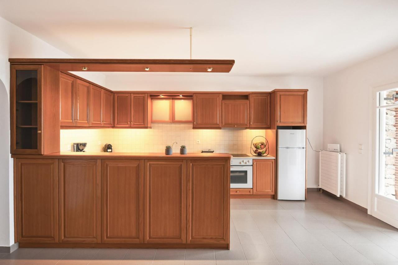Amazing 2 Bedroom Apartment Overlooking The Marina Of Vourkárion エクステリア 写真