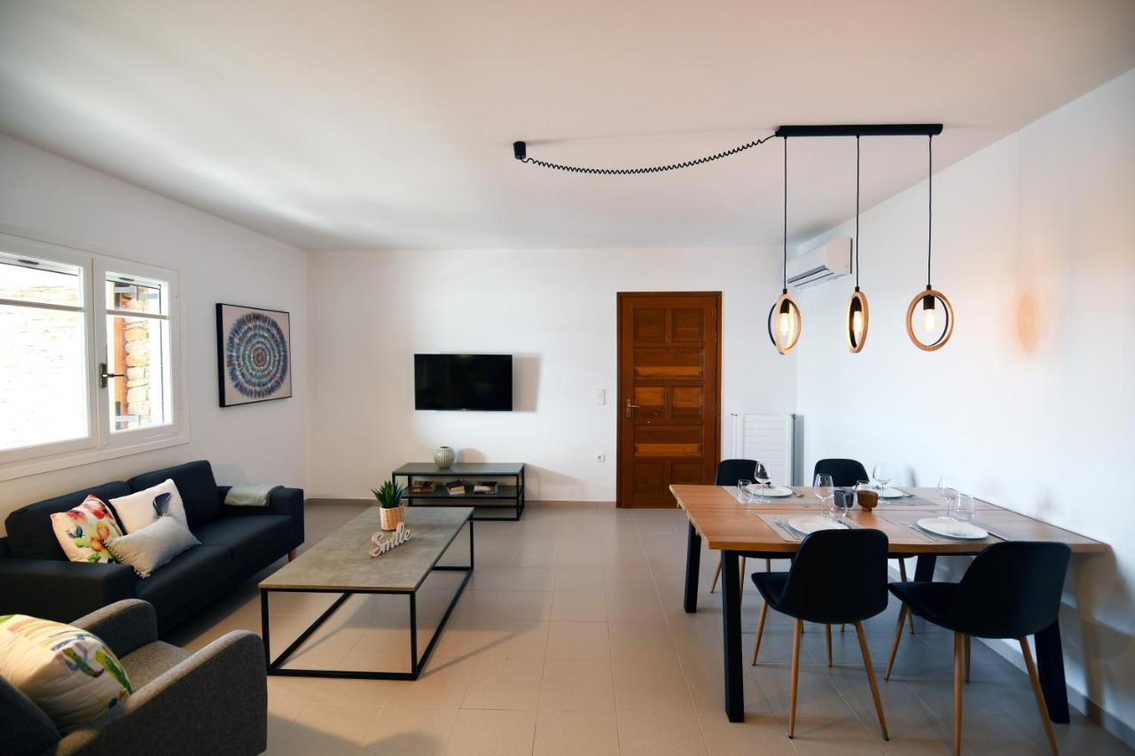 Amazing 2 Bedroom Apartment Overlooking The Marina Of Vourkárion エクステリア 写真