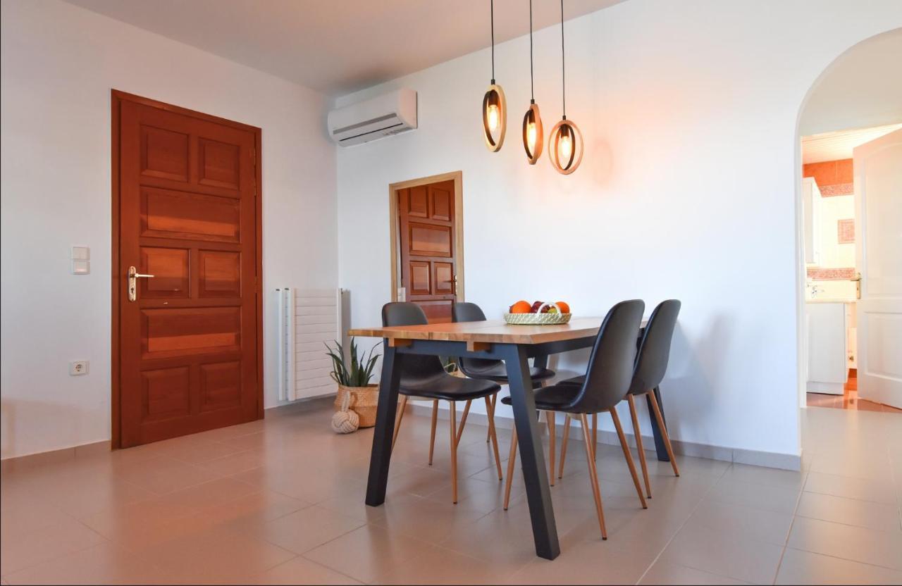 Amazing 2 Bedroom Apartment Overlooking The Marina Of Vourkárion エクステリア 写真