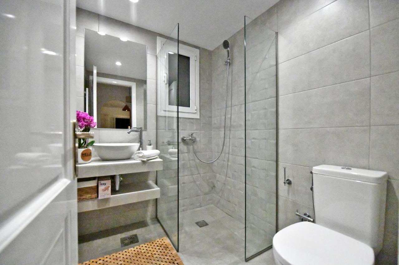 Amazing 2 Bedroom Apartment Overlooking The Marina Of Vourkárion エクステリア 写真