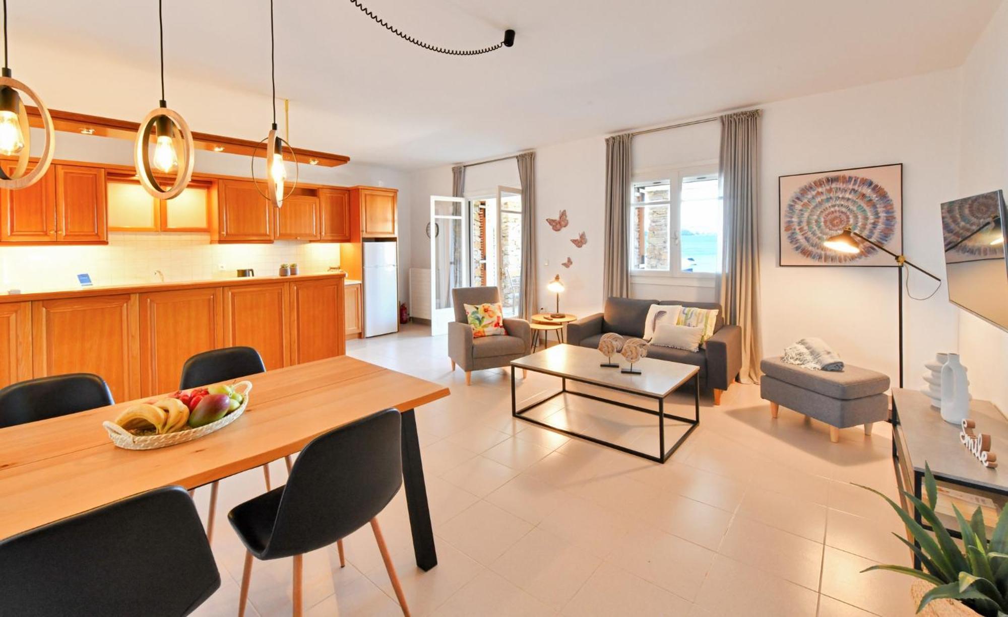 Amazing 2 Bedroom Apartment Overlooking The Marina Of Vourkárion エクステリア 写真